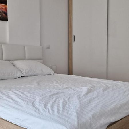 Joy'S Apartment 2 Constanta Bagian luar foto